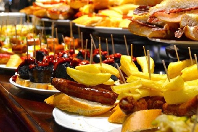 Barcelona Old Town Night Small Group Tour with Tapas & Flamenco - Small-group tips that will make your night smoother