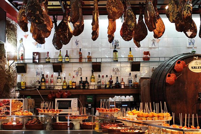 Barcelona Old Town Night Small Group Tour with Tapas & Flamenco - Las Ramblas tapas stop: a practical way to eat in the real city