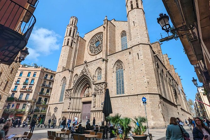 Barcelona Old Town Private Tour: Past and Present - Plaza Catalunya to Passeo de Gràcia: seeing Gaudí without paying for entrances