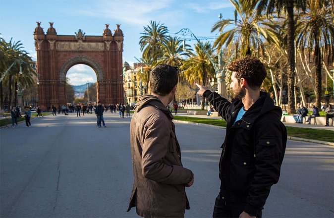 Barcelona Old Town Private Walking Tour - Parc de la Ciutadella Highlights: Waterfalls, Power, and a Quick Reality Check