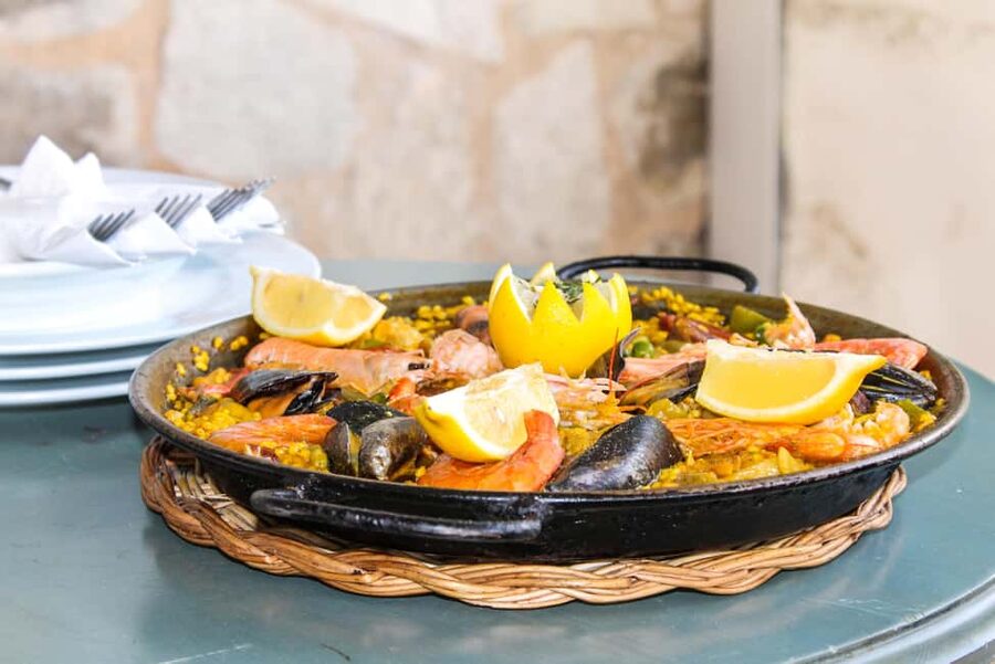 Barcelona: Old Town Tapas & Paella Food Tour with 8 Tastings - Why 7 Tastings in 3 Hours Feels Just Right