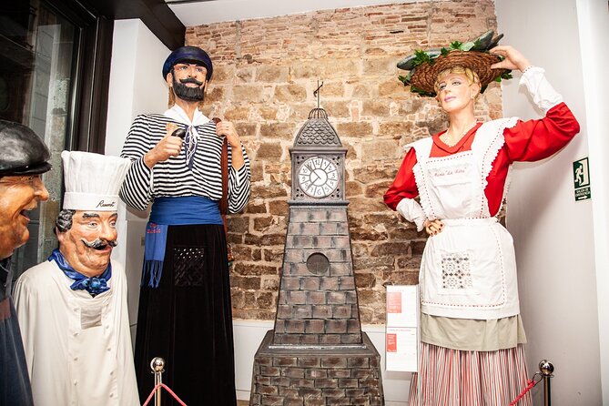 Barcelona Old Town Tour With Optional Flamenco Show - Where You Start: Plaça de Sant Miquel at 4:00 pm