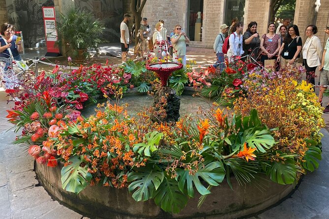 Barcelona Old Town Tour With Optional Flamenco Show - Plaça Sant Miquel: The human-pyramid monument that makes sense