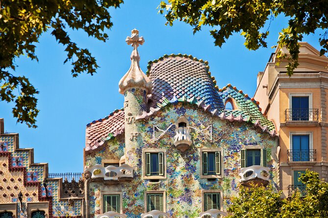 Barcelona Old Town Walking Tour & Optional Casa Battlo Ticket - Where the Tour Starts and How It Flows (Pau Vila to Casa Batlló)