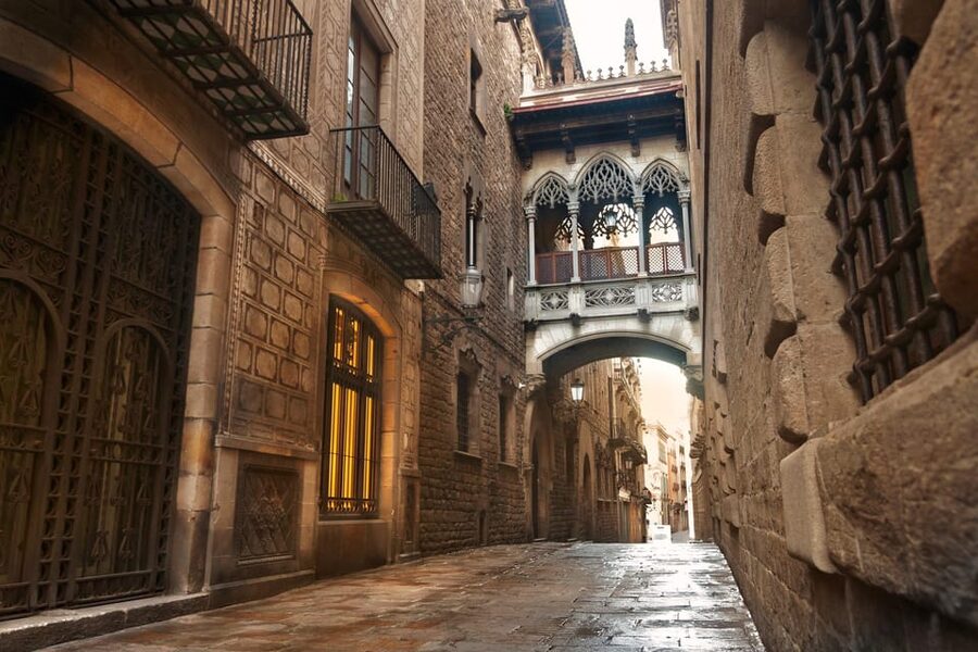 Barcelona: Old Town Walking Tour with Optional Casa Batlló - Plaça Catalunya to Passeig de Gràcia: Switching From Medieval to Gaudí Mode