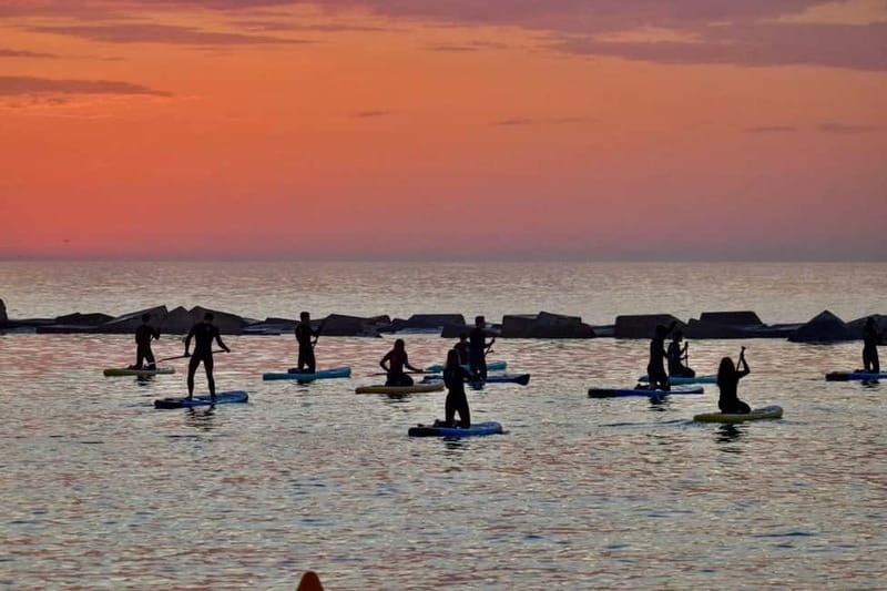 Barcelona: Paddleboarding at Sunrise. Includes: instructor, photos, equipment - The 90 minutes: what happens from warm-up to paddle
