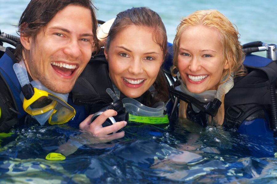 Barcelona: PADI Discover Scuba Diving - From beach entry to time underwater: how the guide paces your first steps