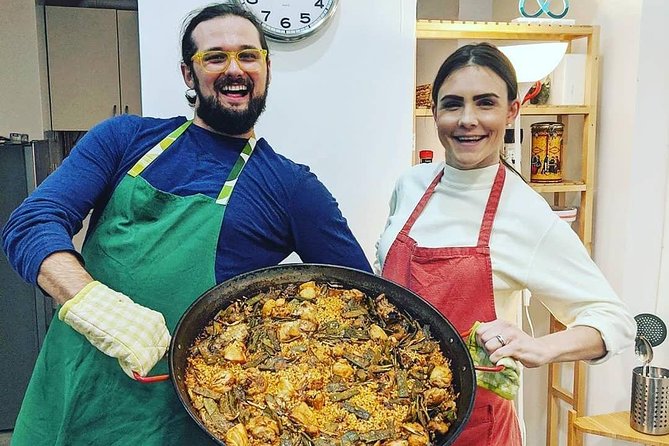 Barcelona : Paella Cooking Experience + Boqueria Market Exclusive Tour - Mercat de la Boqueria Stop: Picking Seafood for Paella de Marisco