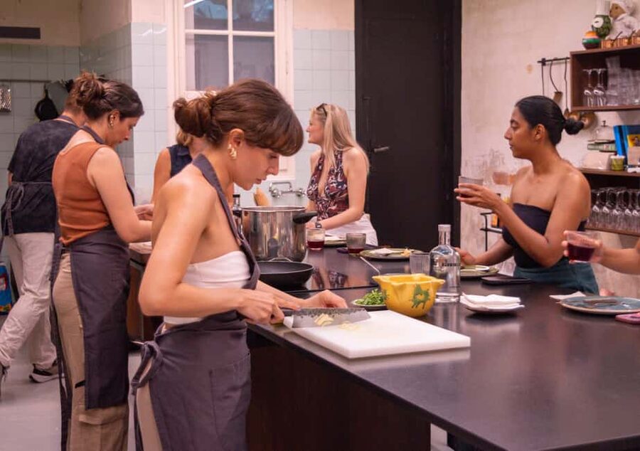 Barcelona: Paella & Tapas Cooking Class with Sangria - Your 2.5-hour schedule: tapas first, then seafood paella