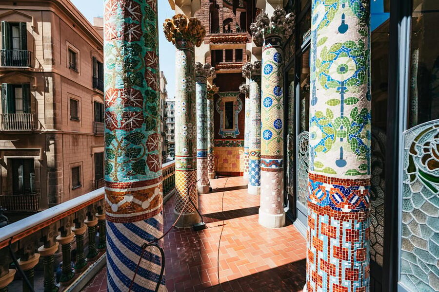 Barcelona: Palau de la Música Guided Tour - Guides, Languages, and the Listening Factor