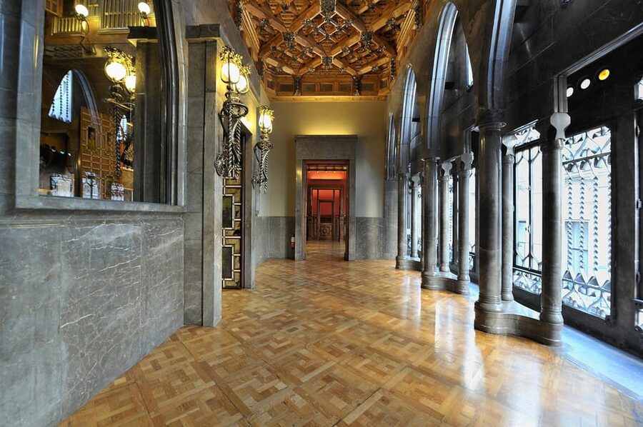 Barcelona: Palau Güell by Gaudí Entrance Ticket - Getting in fast: using your voucher and choosing a good time