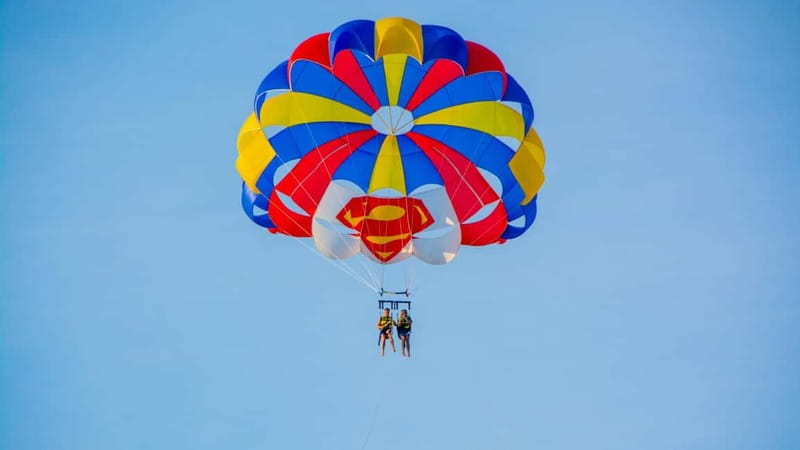 Barcelona: Parasailing with panoramic views over the sea - Dry or Dip: How the Finale Works