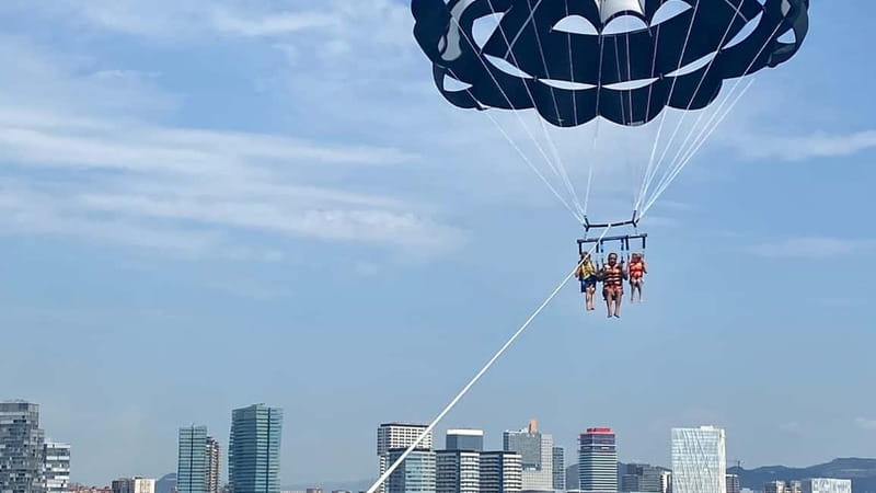 Barcelona: Parasailing with panoramic views over the sea - Price and Value: Is $100 Worth It?