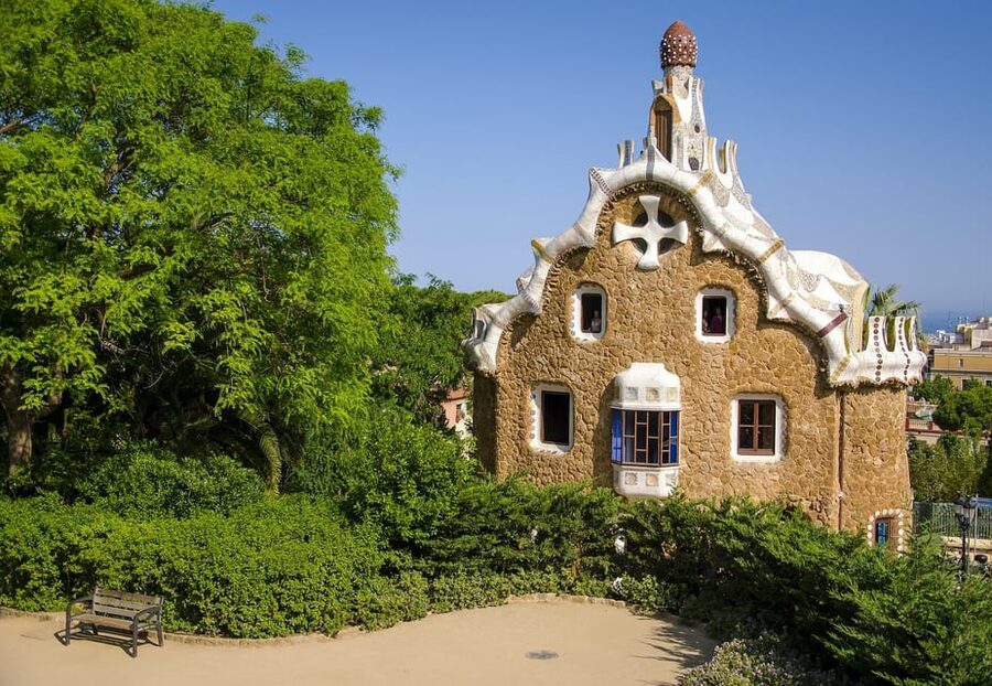 Barcelona: Park Güell Guided Tour - Walking, Crowd Flow, and Getting Photos Without Losing the Plot