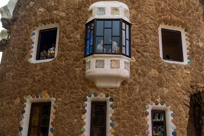Barcelona: Park Güell Guided Tour & Tickets with Fast-Track Entry - Panoramic Barcelona Views and Photo Time