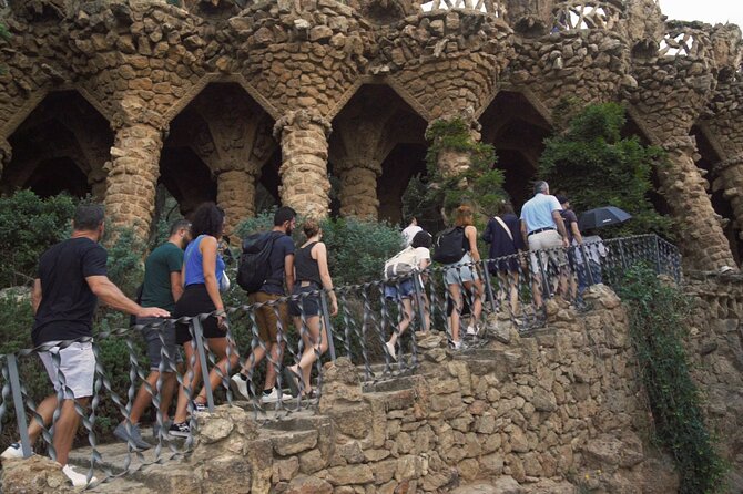 Barcelona: Park Güell Guided Tour & Tickets with Fast-Track Entry - Small Groups and Headsets for Clear Listening