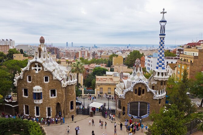 Barcelona: Park Güell Guided Tour & Tickets with Fast-Track Entry - Gaudí’s Best-Known Park Stops