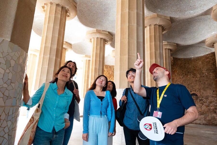 Barcelona: Park Güell Guided Tour with Fast-Track Access - Getting to the meeting point: the part that can make or break your day