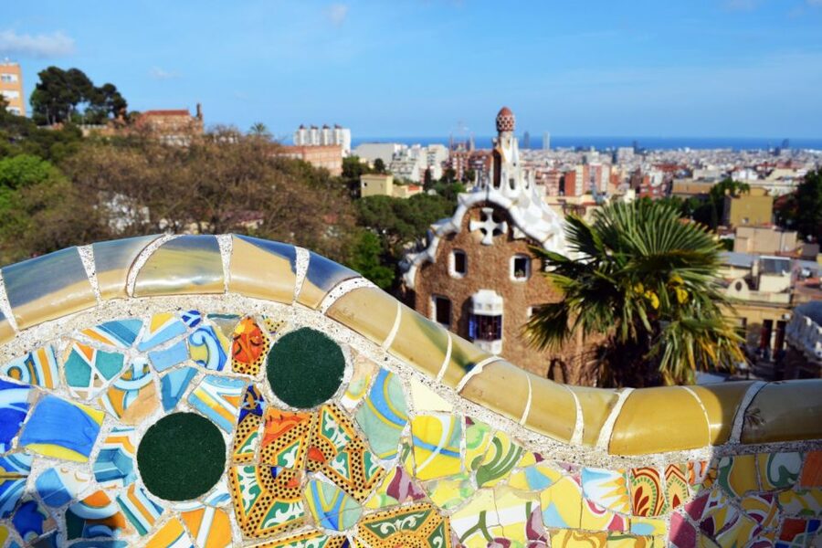 Barcelona & Park Güell: Private Half-Day Tour with Pickup - Eixample’s UNESCO anchors: Sagrada Família and Sant Pau