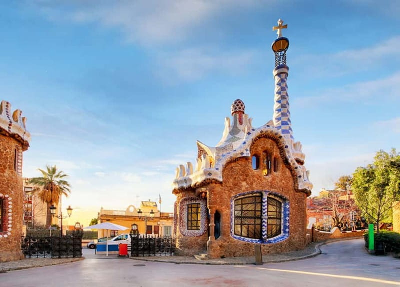 Barcelona: Park Güell Small Group Tour + Skip the Line - Meeting at El Jardí de Can Toda: Getting There Without Stress