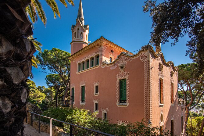 Barcelona: Park Guell Small Guided Tour & Skip the Line Ticket - Park Güell in one hour: the smart way to see it