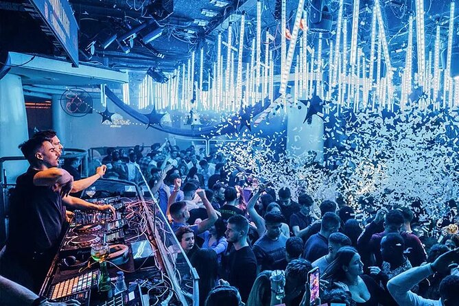 Barcelona Party Tour | 4h Experience | Club Entry - The bar stops and the free shot: how the value adds up