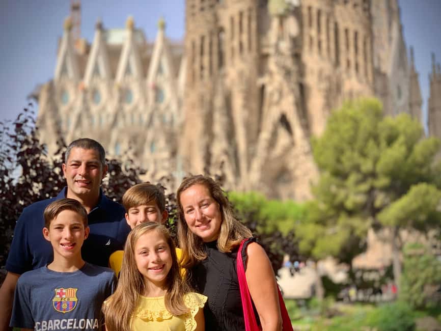 Barcelona: Phone Photography Tips & Tricks - Park & Old Town - Price and Value: Why $28 Can Be a Bargain in Barcelona