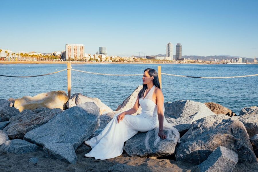 Barcelona Photo Experience: famous landmarks or the beach! - Posing guidance that makes it feel natural