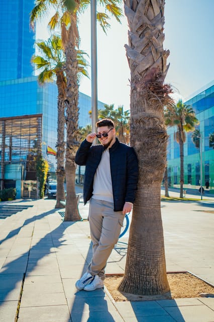 Barcelona Photo Experience: famous landmarks or the beach! - Pick your backdrop: beach, Gothic streets, or Gaudí-era icons