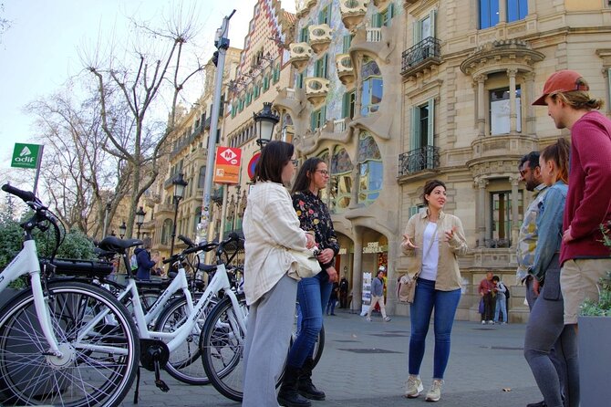 Barcelona Photo Highlights eBike Small Group Tour - Gaudí quick-hit: Casa Batlló and La Pedrera’s best angles