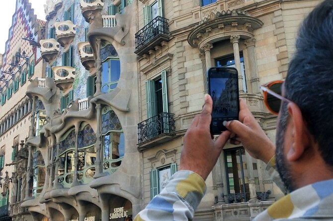 Barcelona Photo Highlights eBike Small Group Tour - Joan Miró Foundation and Columbus Monument: art meets the historic center