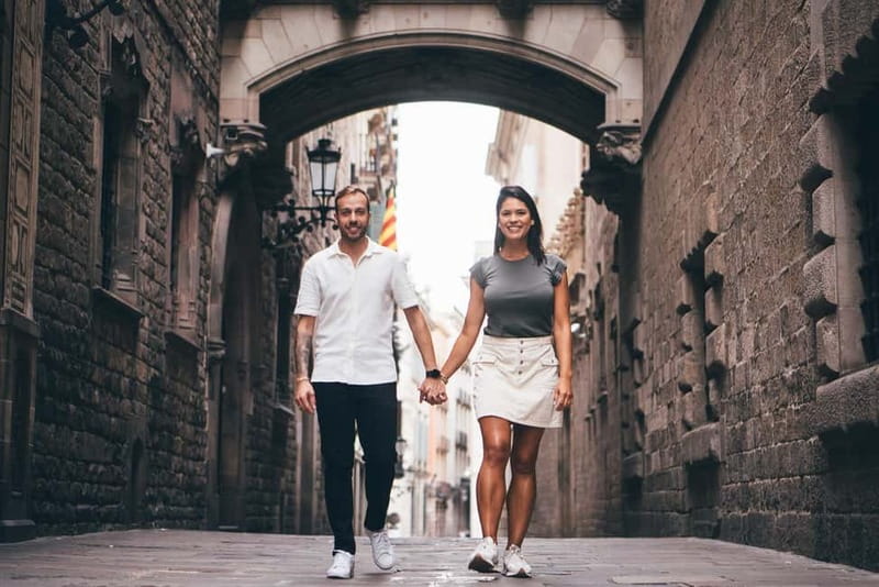 Barcelona: Photo Shoot Tour in El Gothico - Photo results: selection, secure gallery access, and downloading on your schedule