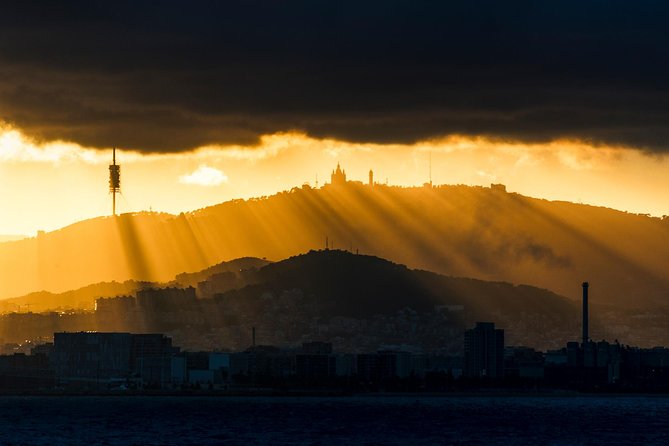 Barcelona Photography Masterclass - Private Photography Lesson - Montjuïc magic light show: your built-in nighttime photo assignment