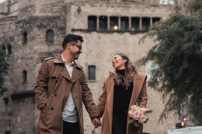 Barcelona Photoshoot Experience Cathedral Born & Ciutadella Park - What to wear and bring so the photos look like you