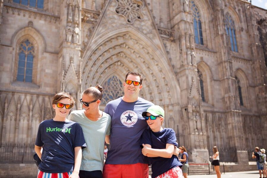 ✅ Barcelona: Photoshoot Tour Old Town - Should you book Barcelona: Photoshoot Tour Old Town?