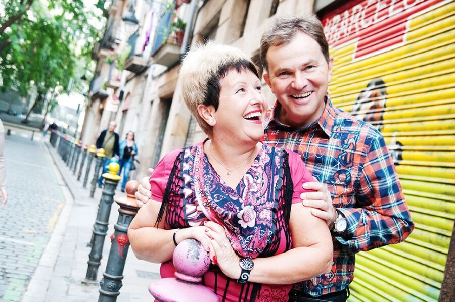 ✅ Barcelona: Photoshoot Tour Old Town - What you’ll receive: retouched digital photos with real selection control