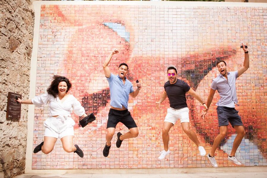 ✅ Barcelona: Photoshoot Tour Old Town - The Old Town Photo Walk: how the “pose + stroll” format works