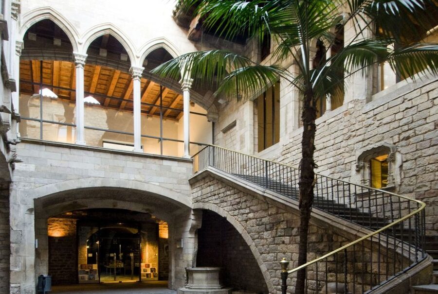 Barcelona: Picasso Museum Guided Tour - Group Size, Guide Style, and the One Thing to Watch