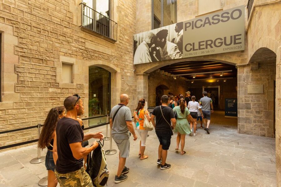 Barcelona: Picasso Museum Skip-the-Line Guided Tour - The guide experience you’ll feel in the room