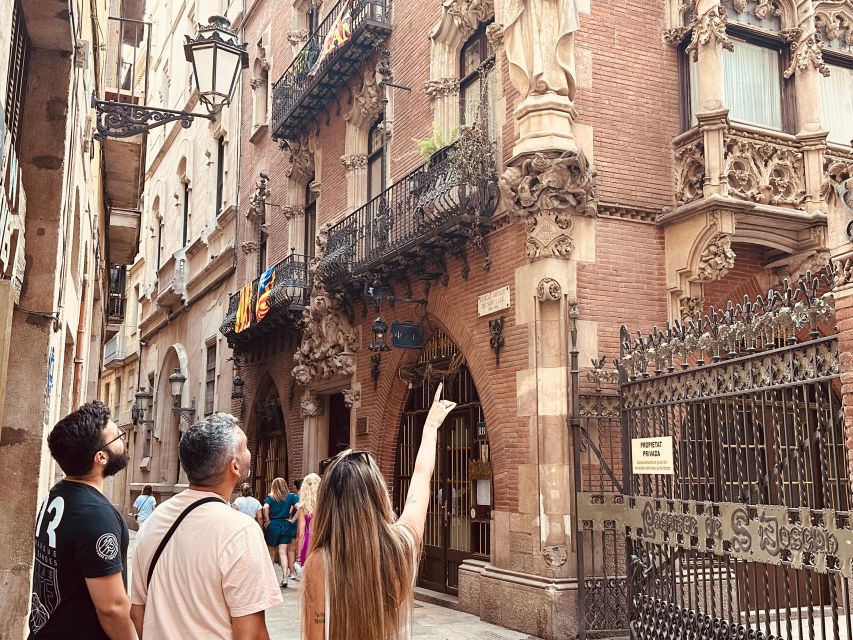 Barcelona: Picasso's Barcelona & Picasso Museum Walking Tour - Languages and guide style: what works best if you care about explanations
