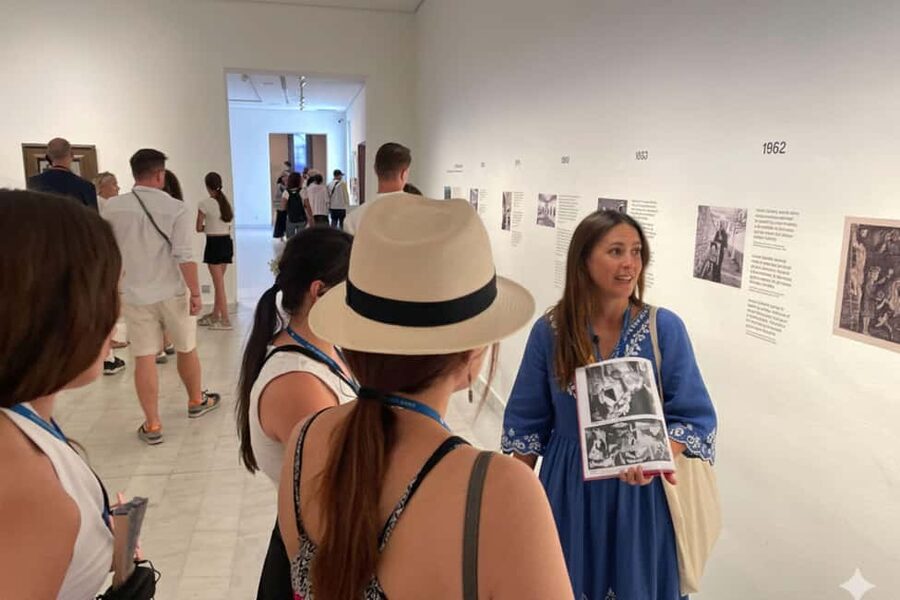 Barcelona: Picasso Walking Tour & Guided Museum Experience - Small-group logistics: radio headsets, pace, and how not to get stressed