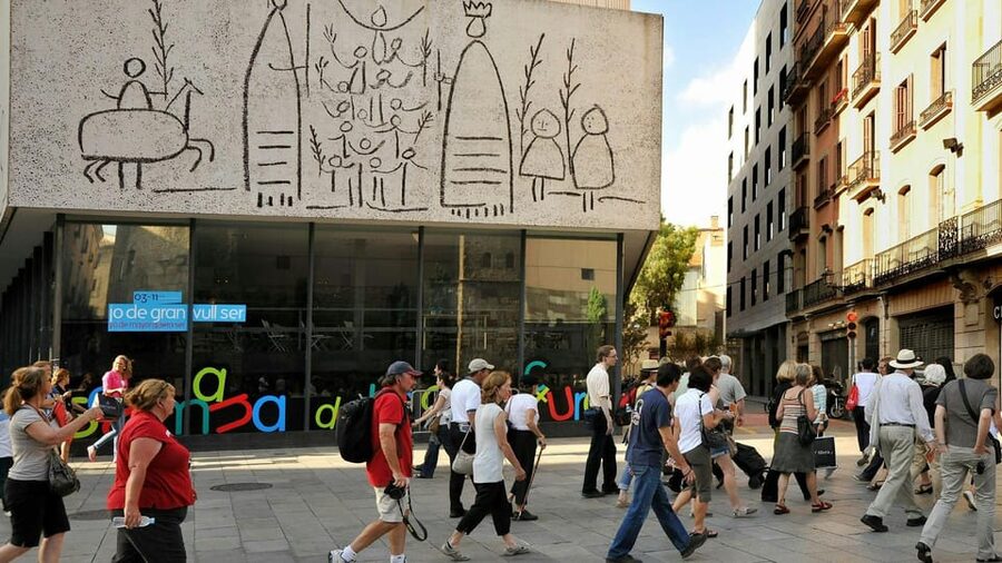 Barcelona: Picasso Walking Tour with Picasso Museum Tickets - The Outside Briefing: A Little Context Goes a Long Way