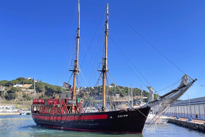Barcelona Pirate Adventure 75min. - Arriving at Port Olímpic: the Red Fish meet point