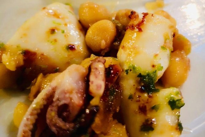 Barcelona Poble Sec Tapas & Wine Tour - Where the tour begins and ends: plan your night around the walk