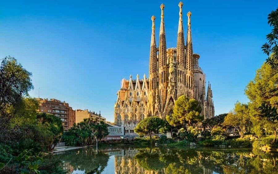 Barcelona: Private 2-Hour Best of Barcelona In-city Tour - Key highlights worth centering your plan on