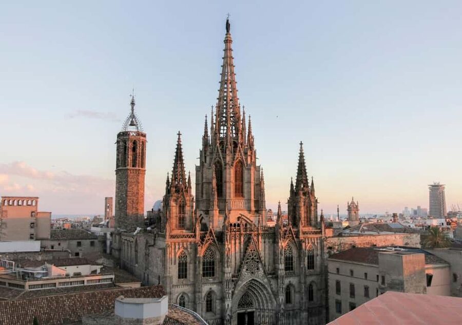 Barcelona: Private Cathedral Tour with Rooftop Access - Inside Barcelona Cathedral: chapels, stained glass, and big-voice architecture