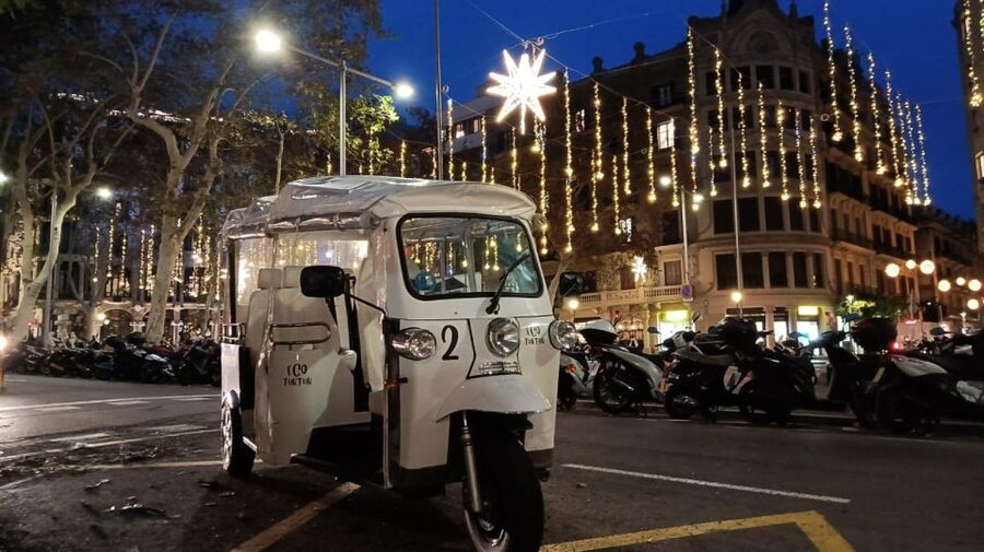 Barcelona: Private Christmas Lights Tour by Eco Tuk Tuk - Price and group size: how $47 fits the value