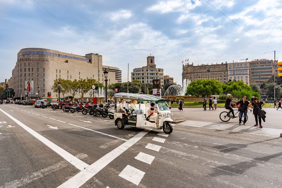 Barcelona: Private City Tour by Eco Tuk Tuk - Plaça de Catalunya and the Gothic Quarter: where the stories start to click