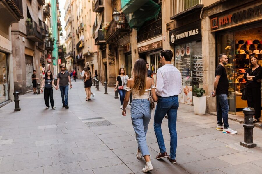 Barcelona: Private Custom Tour with a Local – Icons & Gems - Who should book this Gothic Quarter private tour?