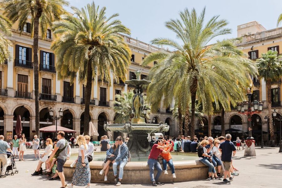 Barcelona: Private Custom Tour with a Local – Icons & Gems - Beyond postcards: how the stories connect to what you see